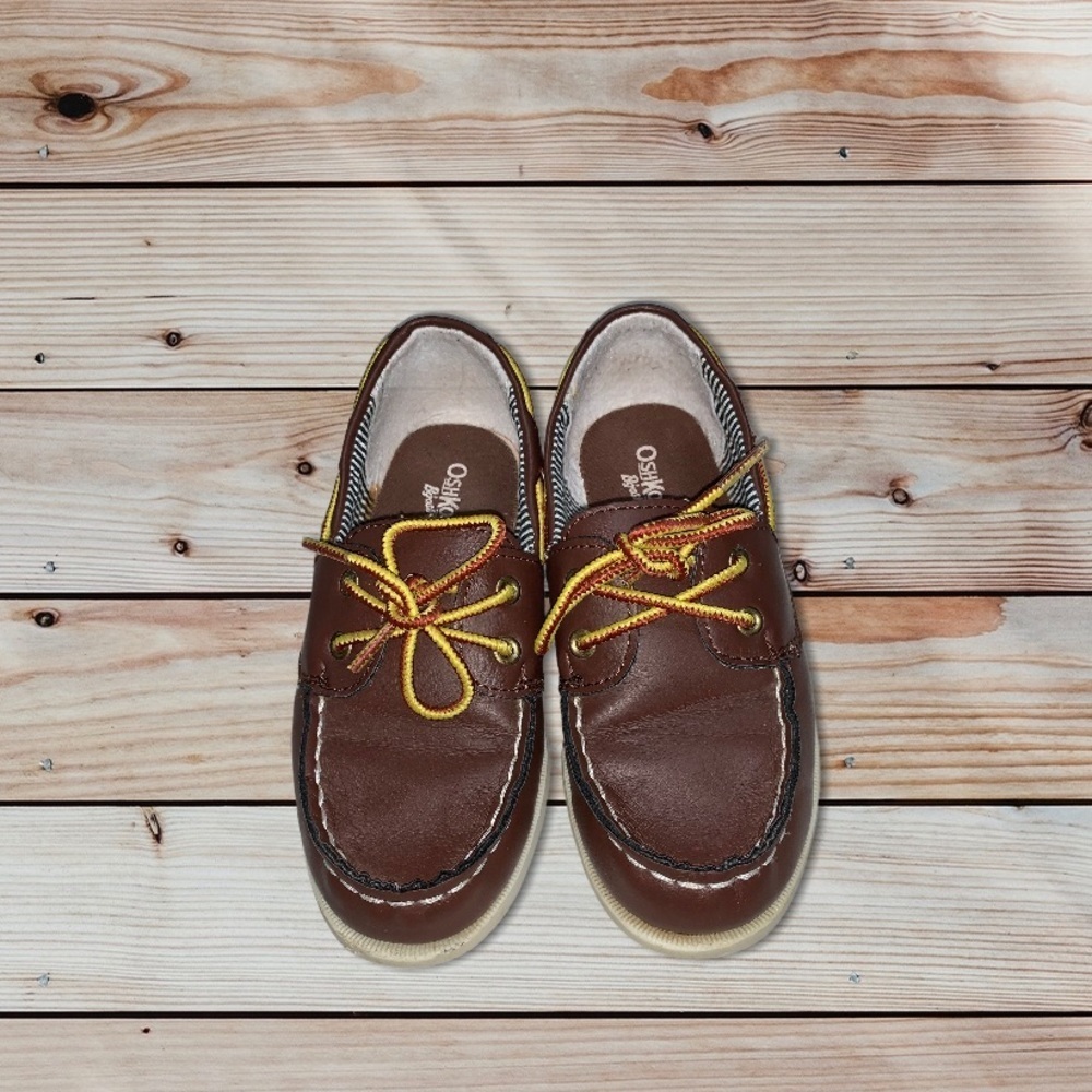 Kids OshKosh B’gosh brown boat shoes
